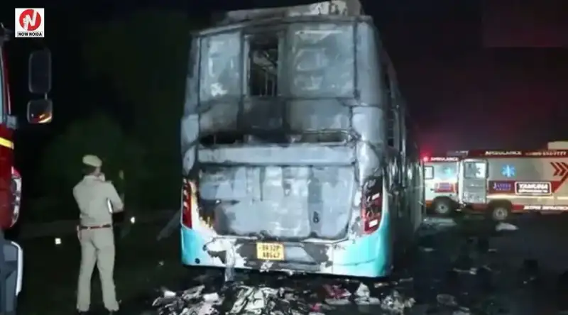 नोएडा में यमुना एक्सप्रेस-वे पर बड़ा हादसा, AC बस में आग लगने से 9 यात्रियों की मौत, महोबा जा रही थी बस