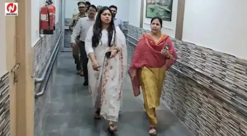 जिलाधिकारी ने कोषागार का निरीक्षण कर परखी व्यवस्थाएं, पेंशनर हेल्प डेस्क, लाउंज और सुरक्षा इंतजामों का लिया जायजा