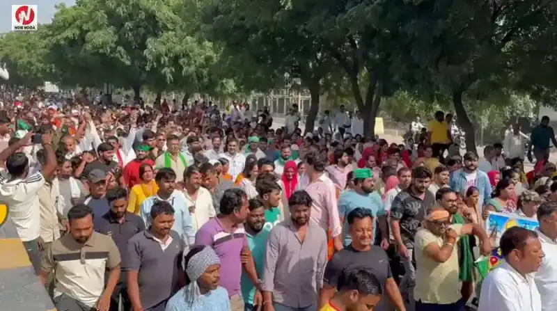 नोएडा के डूब क्षेत्र में बढ़ा विवाद, FIR के विरोध में थाने का घेराव करने निकले लोग, भारी पुलिस बल तैनात